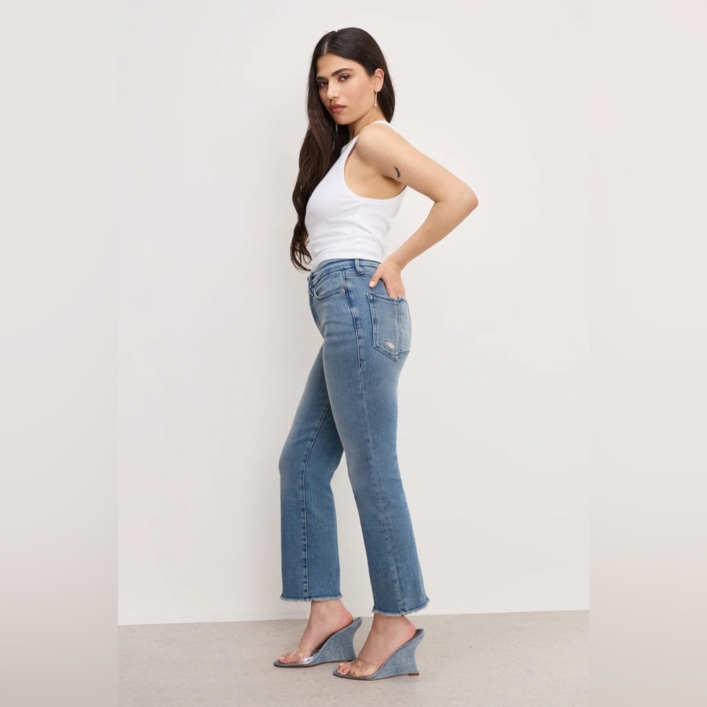 Good American Good Petite Straight Leg Light Blue Jeans - Picture 3 of 15